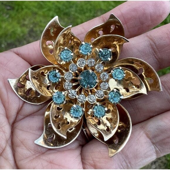 VTG Coro Pendant Brooch Pin 2 1/8" Tiered Flower Clear Blue Crystals Gold Plated - Picture 1 of 7